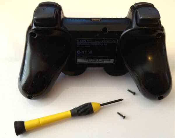  remove the back cover of the PS3 Controller